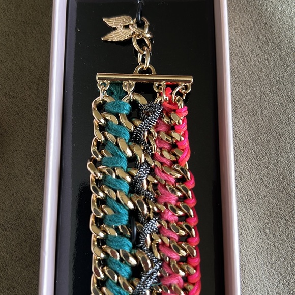 NIB Victoria's Secret Bracelet - Picture 2 of 4